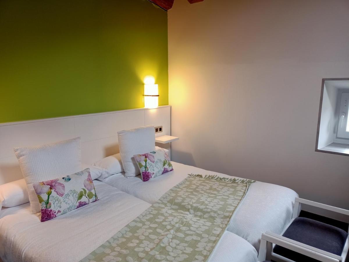 Tresanea Apartamentos Ituren Екстер'єр фото